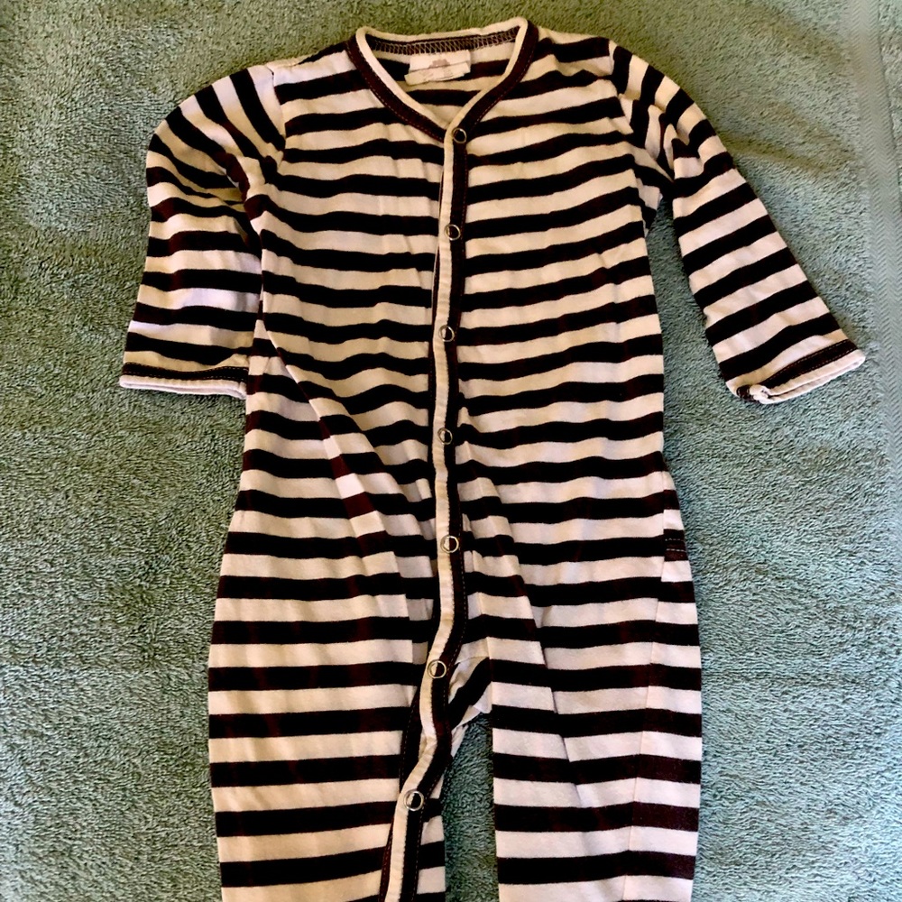 Kate Quinn organic 3-6 mos snap footies